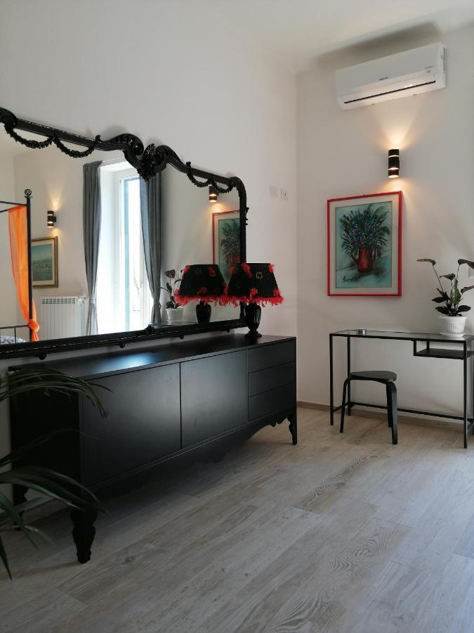 Love Mirrors And Flowers - Affitti Brevi Italia Daire Bari Dış mekan fotoğraf